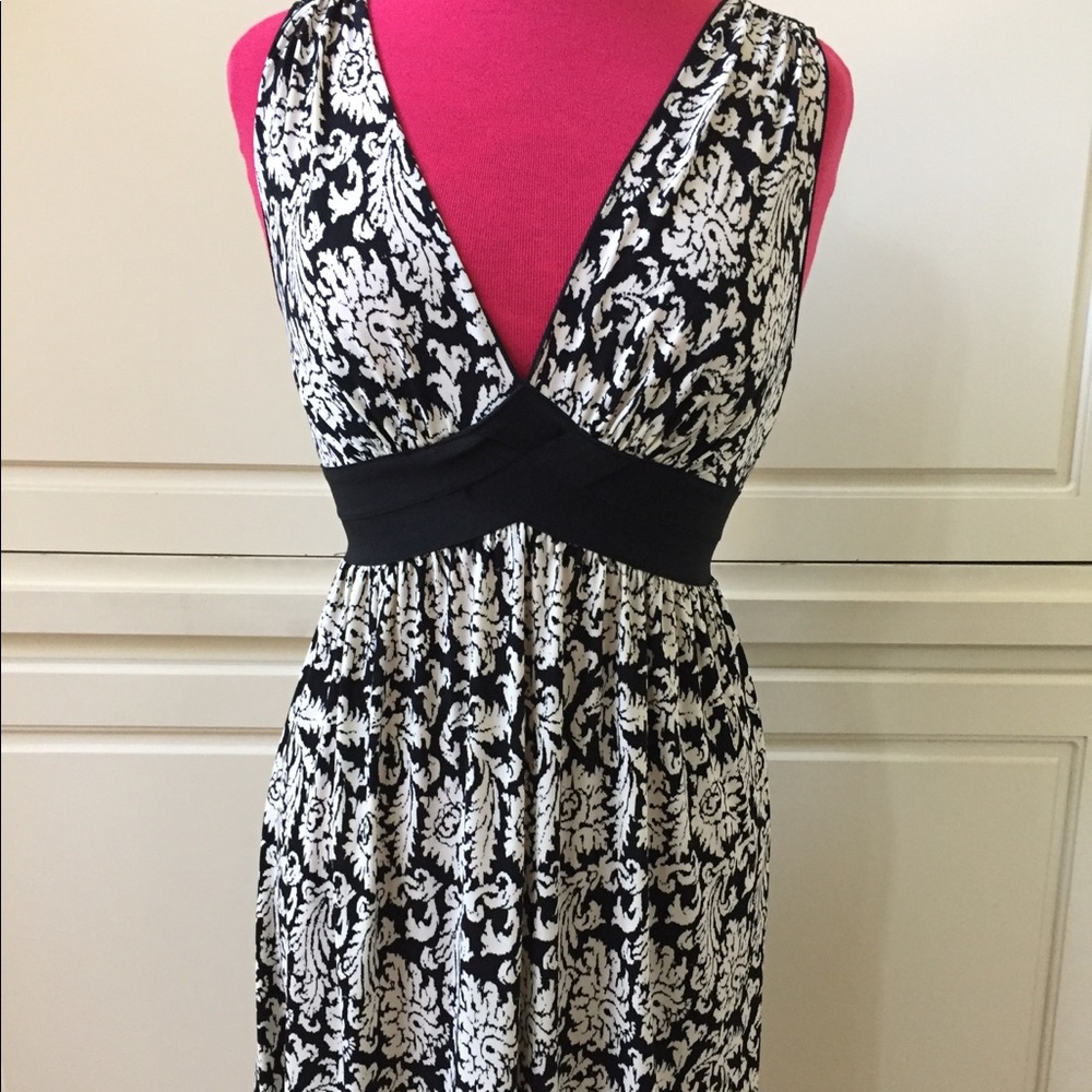 Flirty fun sleeveless dress.